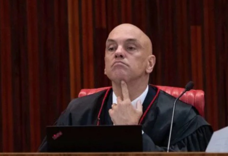 Está em discussão no plenário virtual do STF a constitucionalidade da exigência de desempenho de 80% do quociente eleitoral (resultado do número de votos válidos dividido pelo número de vagas disponíveis) para os partidos concorrerem às vagas remanescentes de deputado.