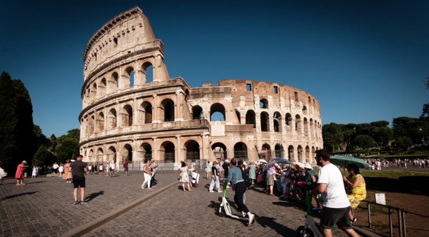 O Coliseu, uma das principais atrações turísticas de Roma, na ItáliaAndrea Ronchini/NurPhoto/Getty Images