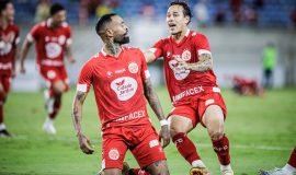 Jogadores Giva e Romarinho | Foto: Gabriel Leite/América SAF